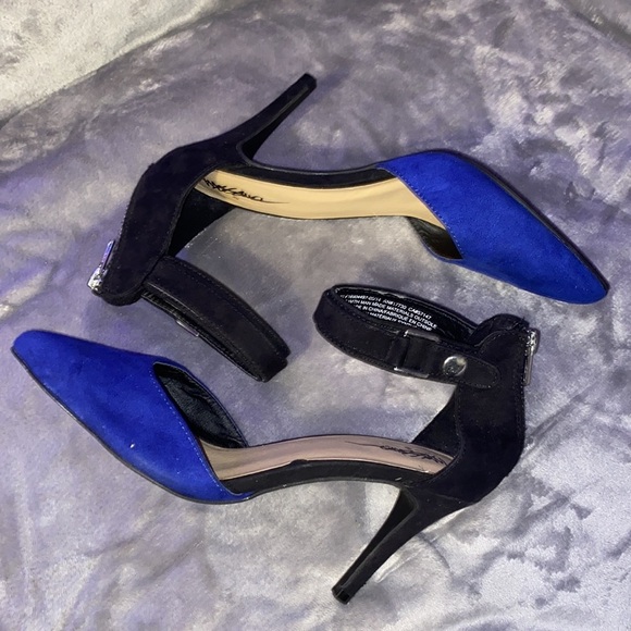 Mossimo size 71/2 Royal blue and black 3” pumps. Ankle strap and zippered heel. - Picture 4 of 10